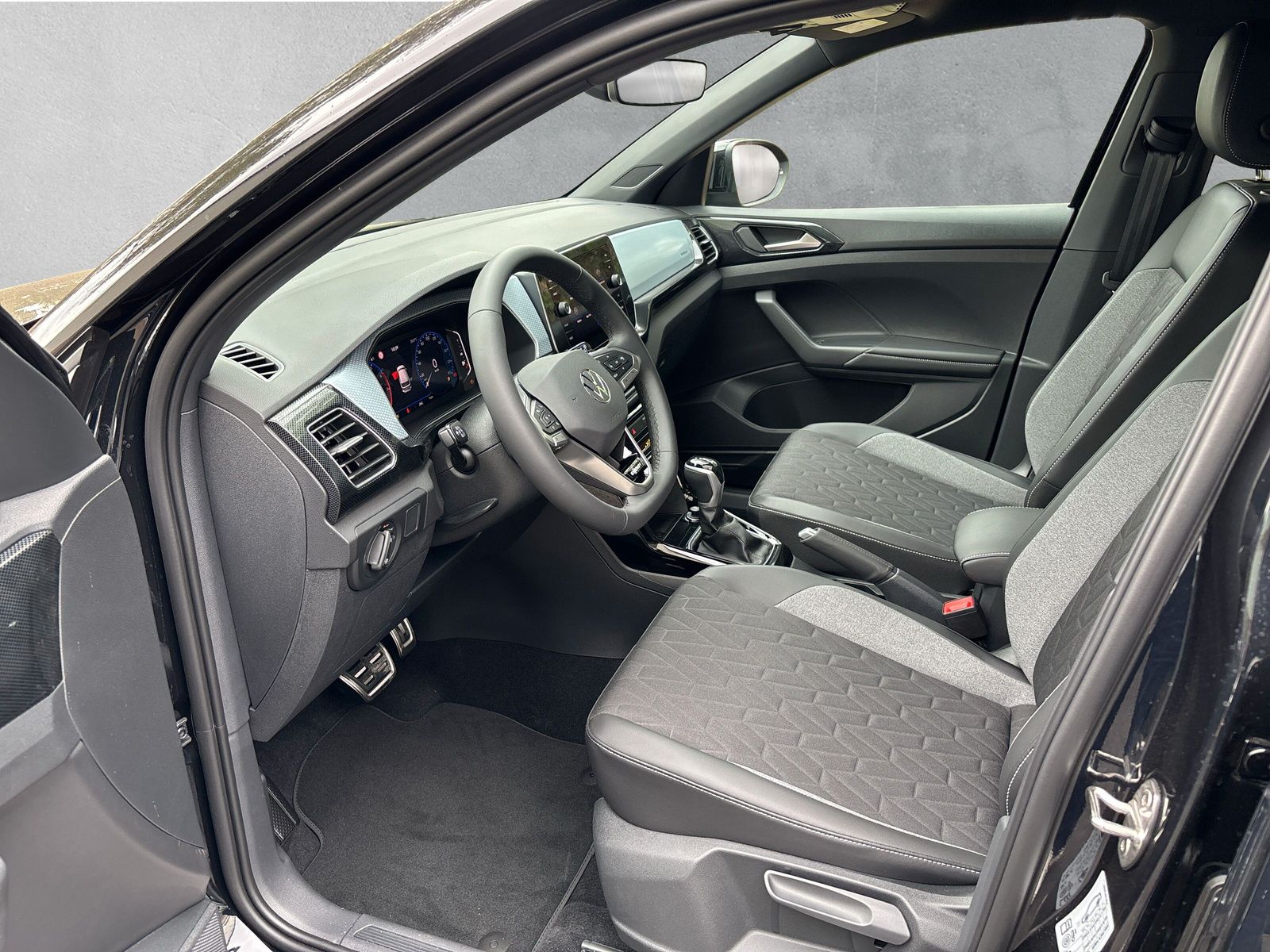Fahrzeugabbildung Volkswagen T-Cross Life 1,5 110 kW 7-Gang DSG Energy