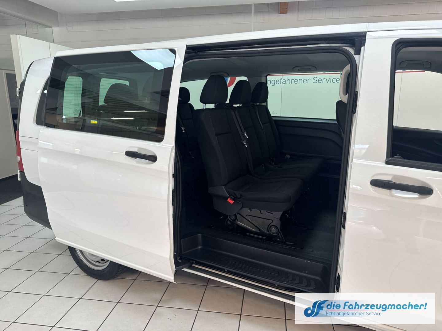 Fahrzeugabbildung Mercedes-Benz Vito Tourer 111CDI FWD extralang Pro AHK Klimaau
