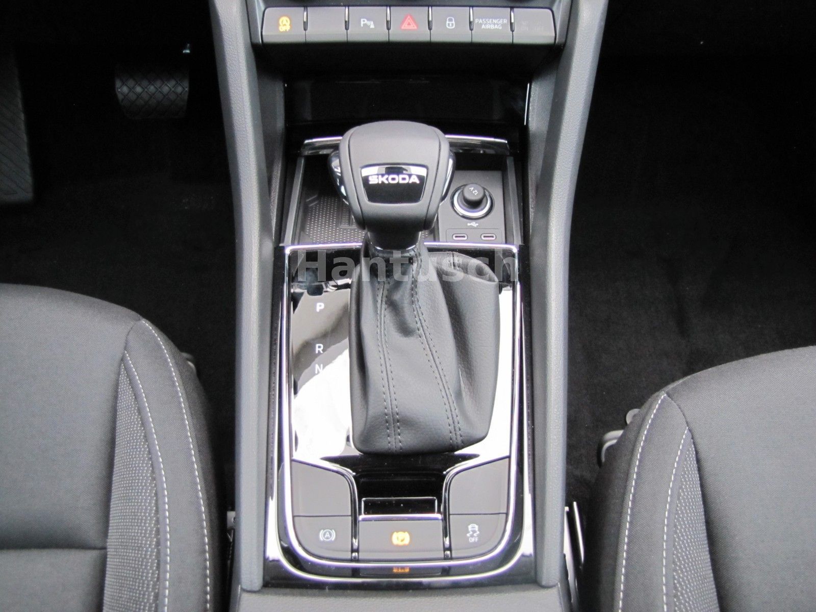 Fahrzeugabbildung SKODA Karoq Balance 1.5l TSI 150PS 7-Gang DSG