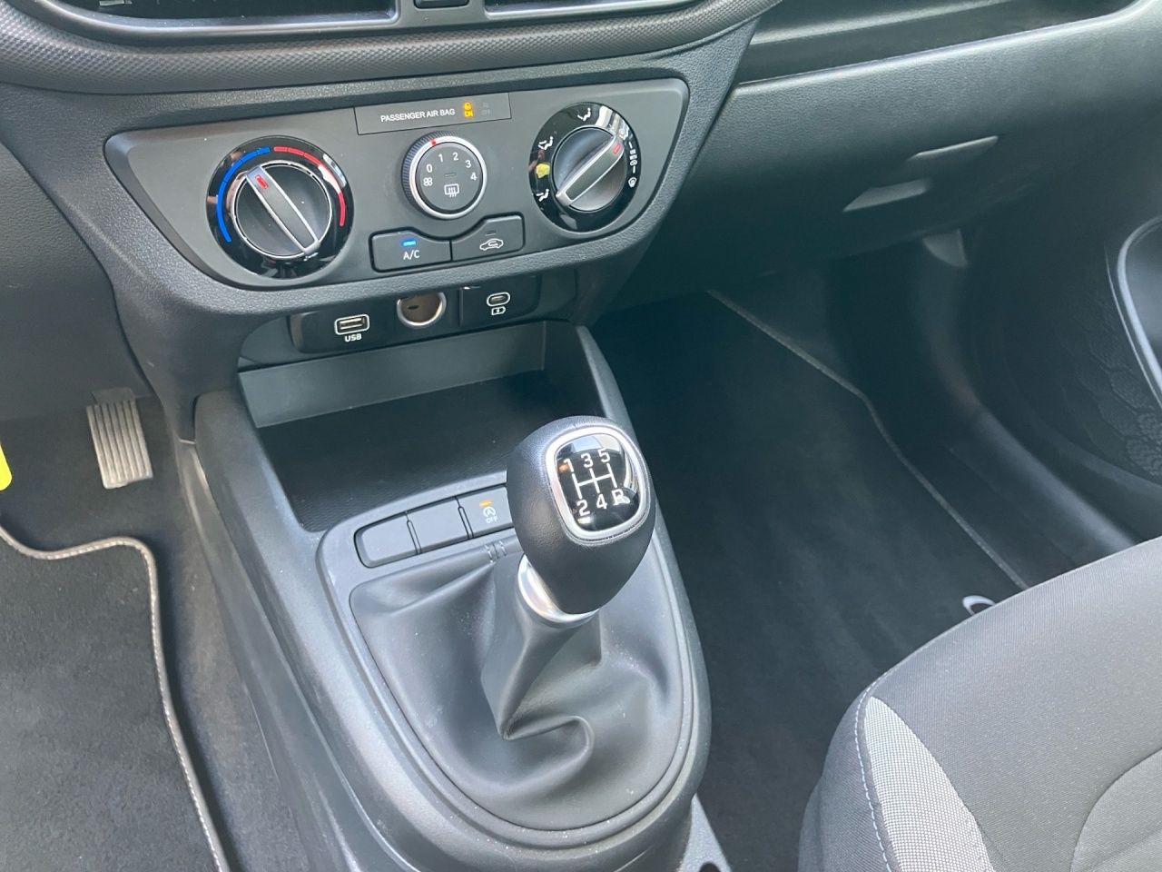 Fahrzeugabbildung Hyundai i10 SELECT Fernlichtass. Kam. Navi PDC SpurH