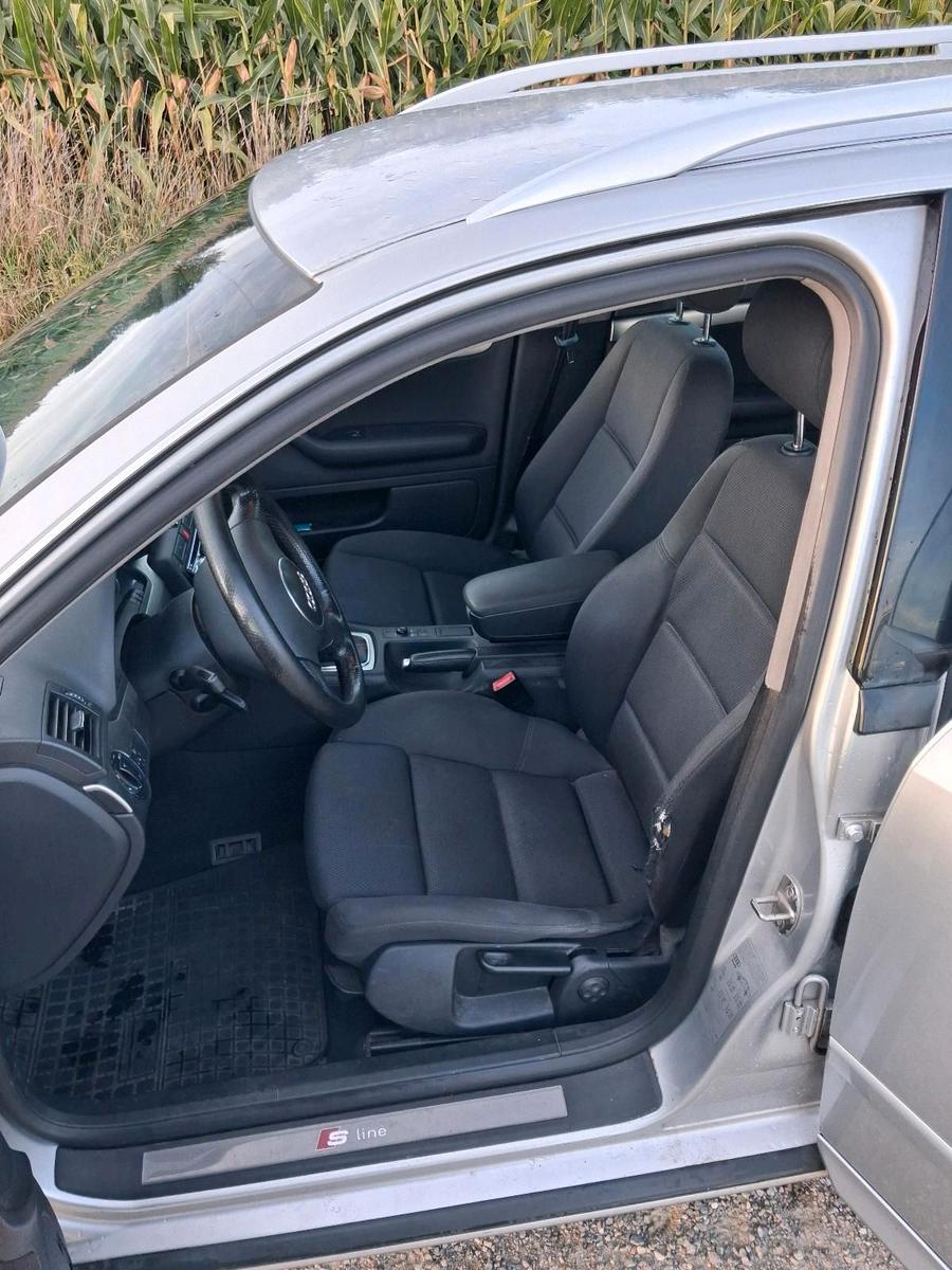 Audi A4 2004 — photo 12