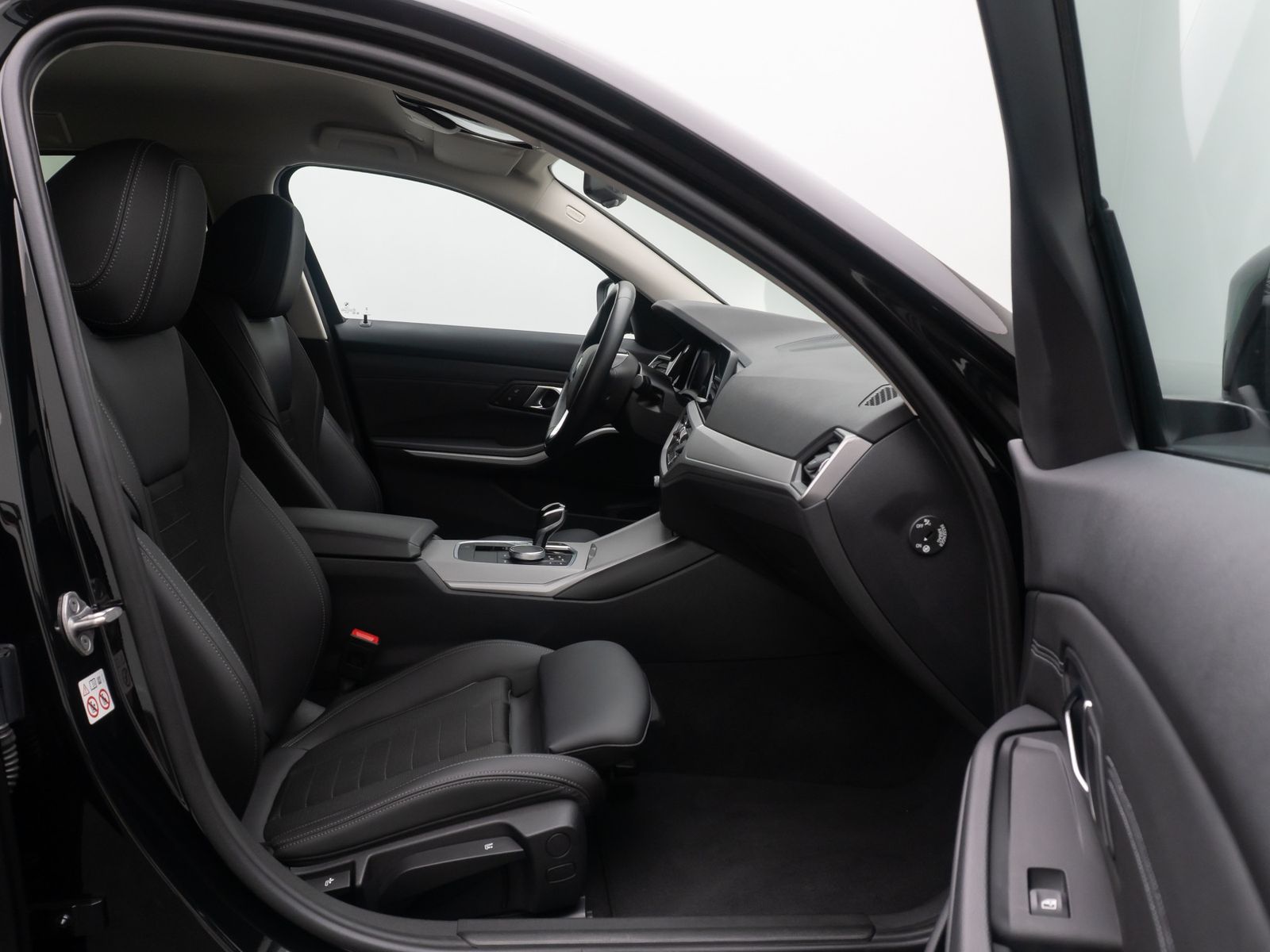 Fahrzeugabbildung BMW 318d DAB CockPitPro Fernlichtassist PDC Sport