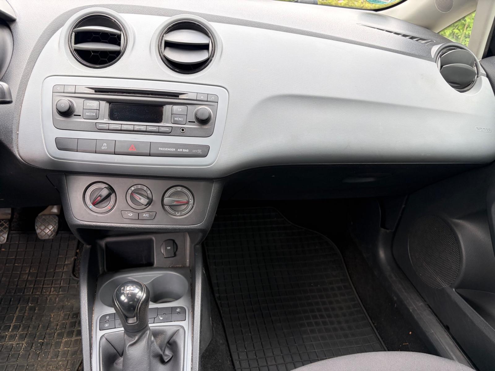 Seat Ibiza 2015 — photo 10