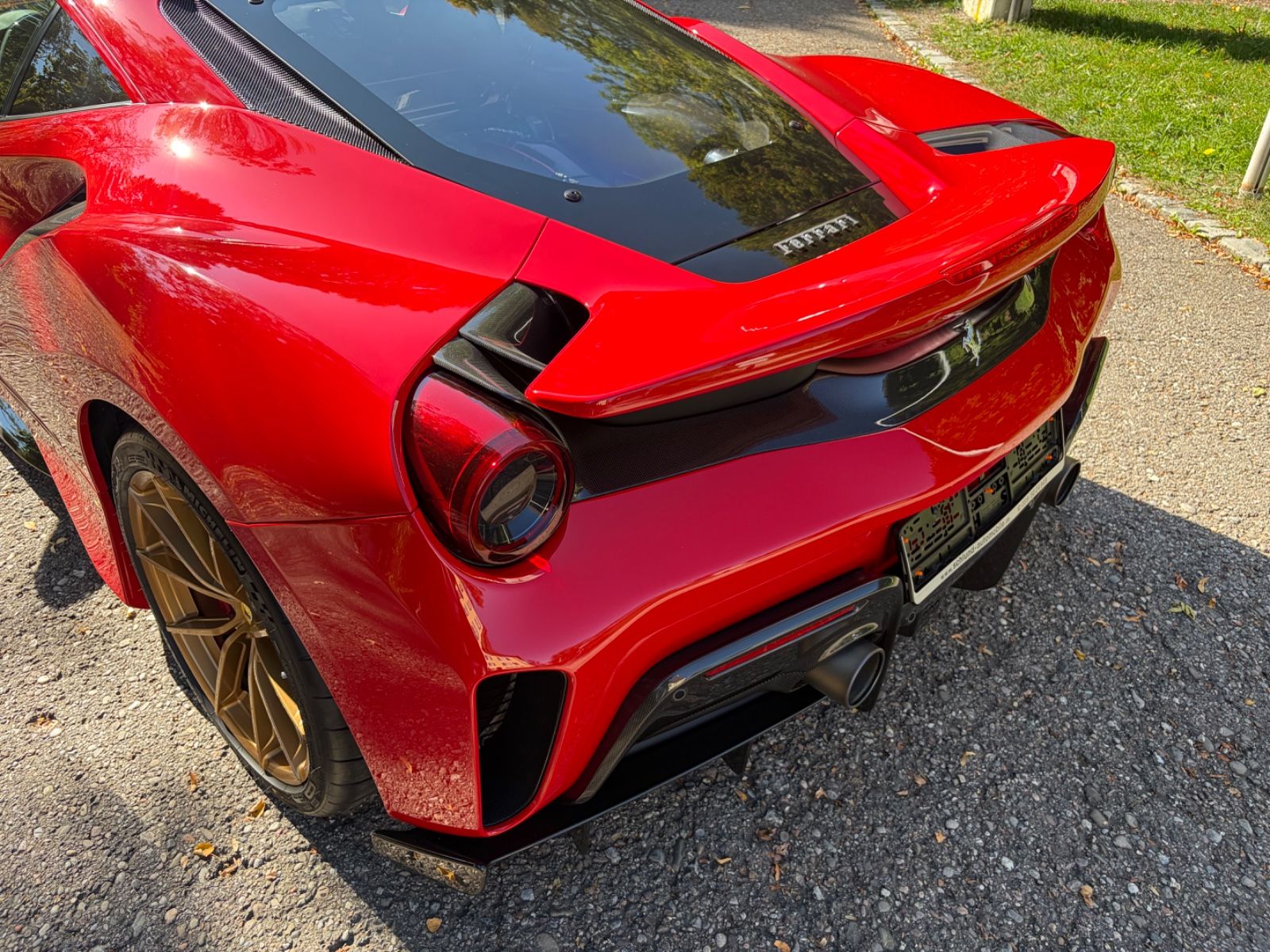 FERRARI 488 Pista 16