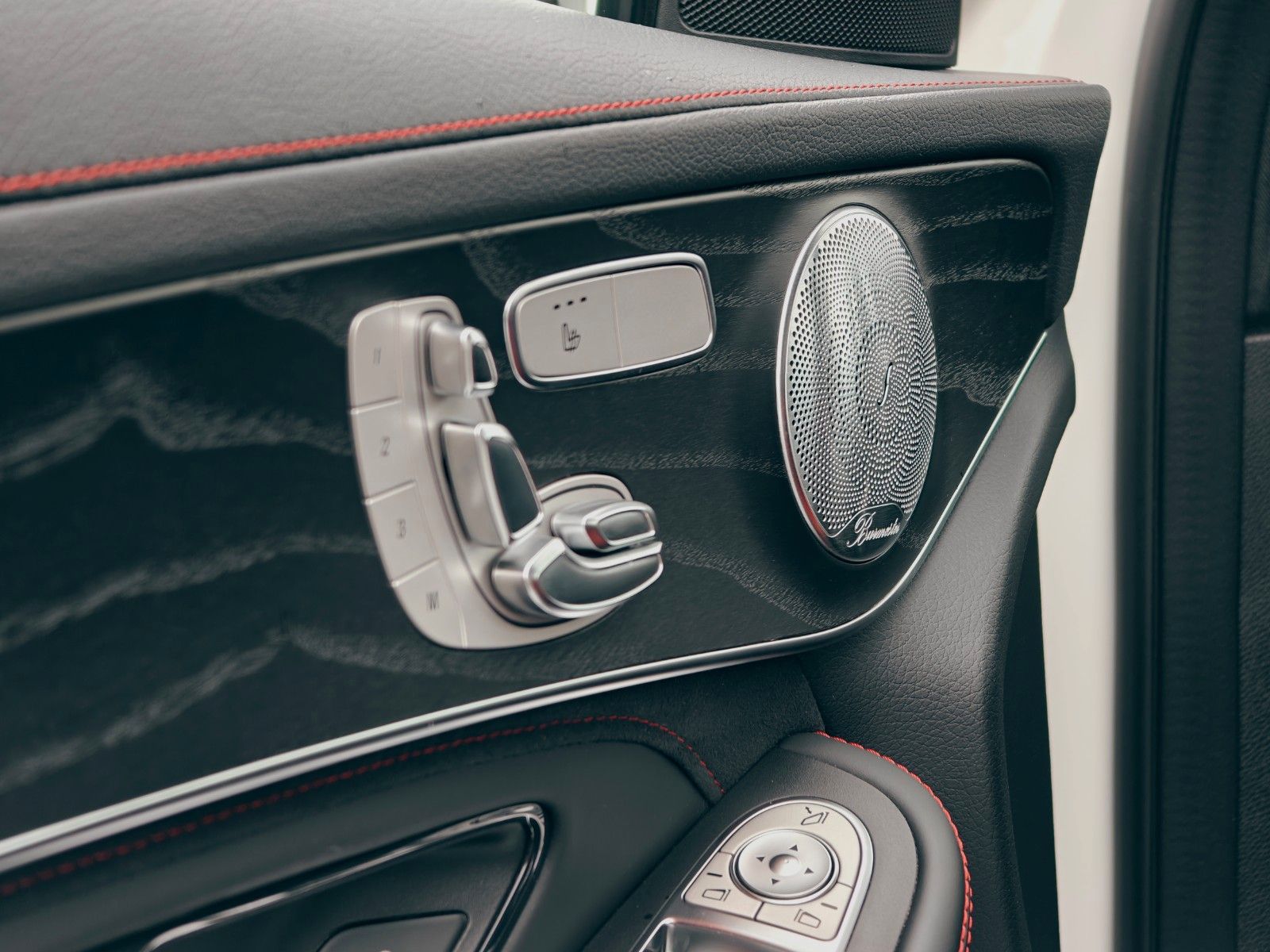Fahrzeugabbildung Mercedes-Benz GLC 63 AMG 4Matic+, Burmester, Schalensitze, 360