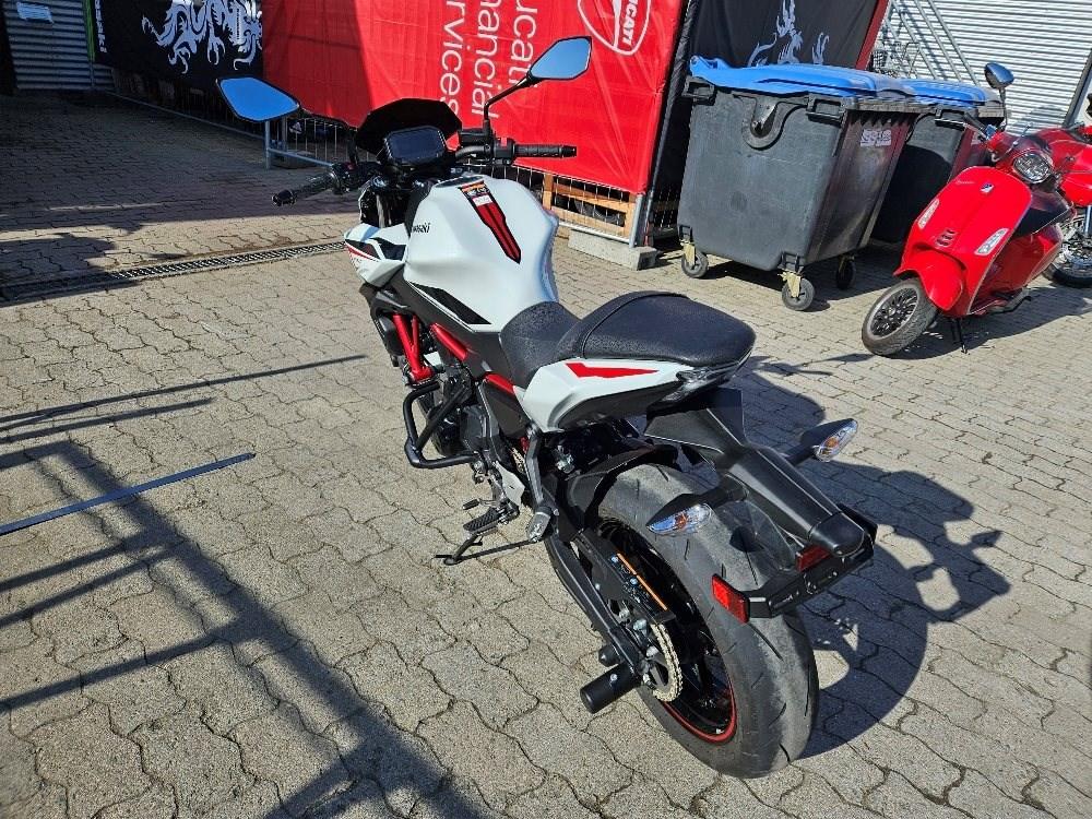 Kawasaki Z650 #Performance #Akrapovic