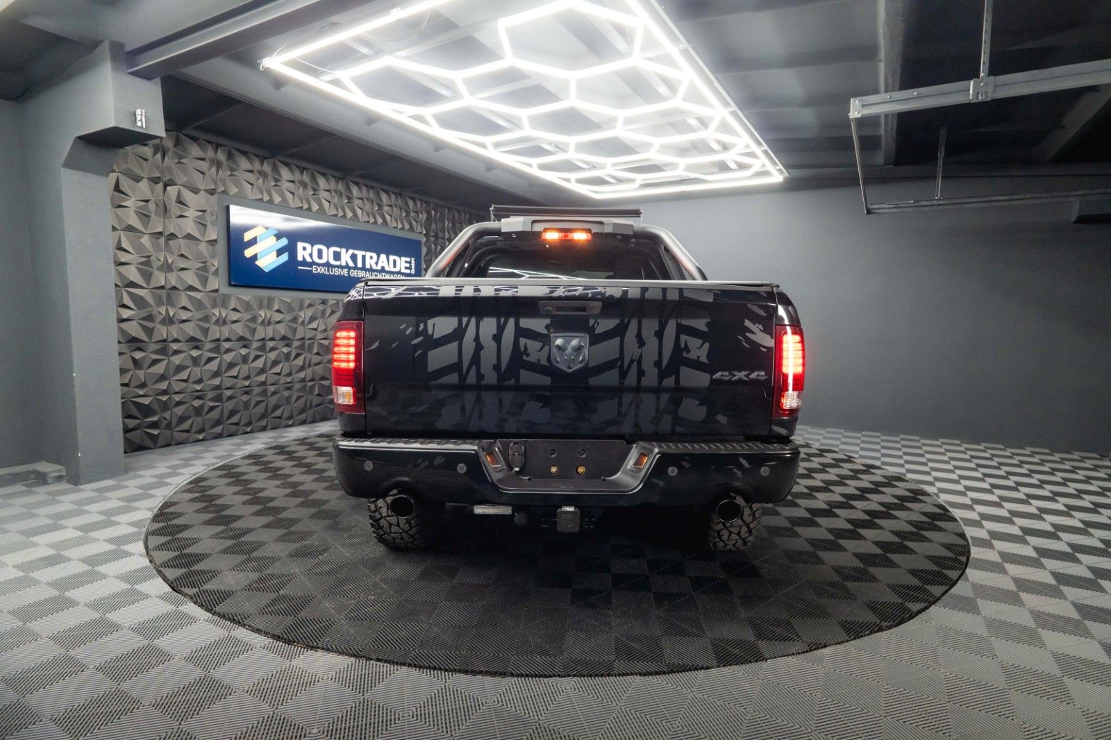 Fahrzeugabbildung Dodge RAM 5.7 V8 HEMI 4x4 OFFROAD Night-Paket *LED*