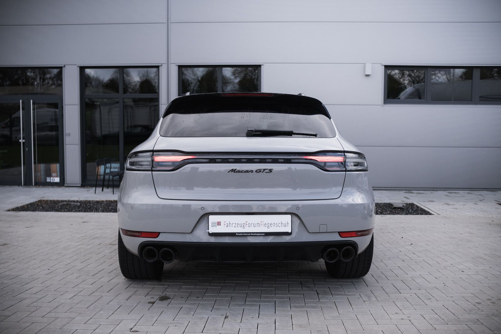 Fahrzeugabbildung Porsche Macan GTS-Servo Plus-LED-Sport-Design-Paket