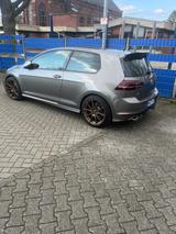 Volkswagen Golf 2.0  R - Gebrauchtwagen in Düsseldorf