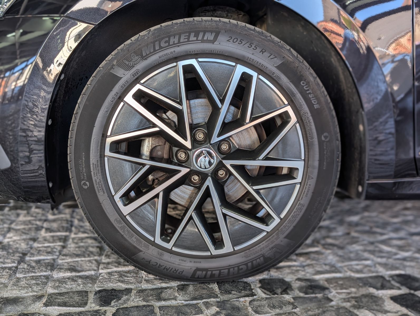 Fahrzeugabbildung SKODA Octavia 2.0TDI Clever AMBI MASSAGE PANO VIRT LED