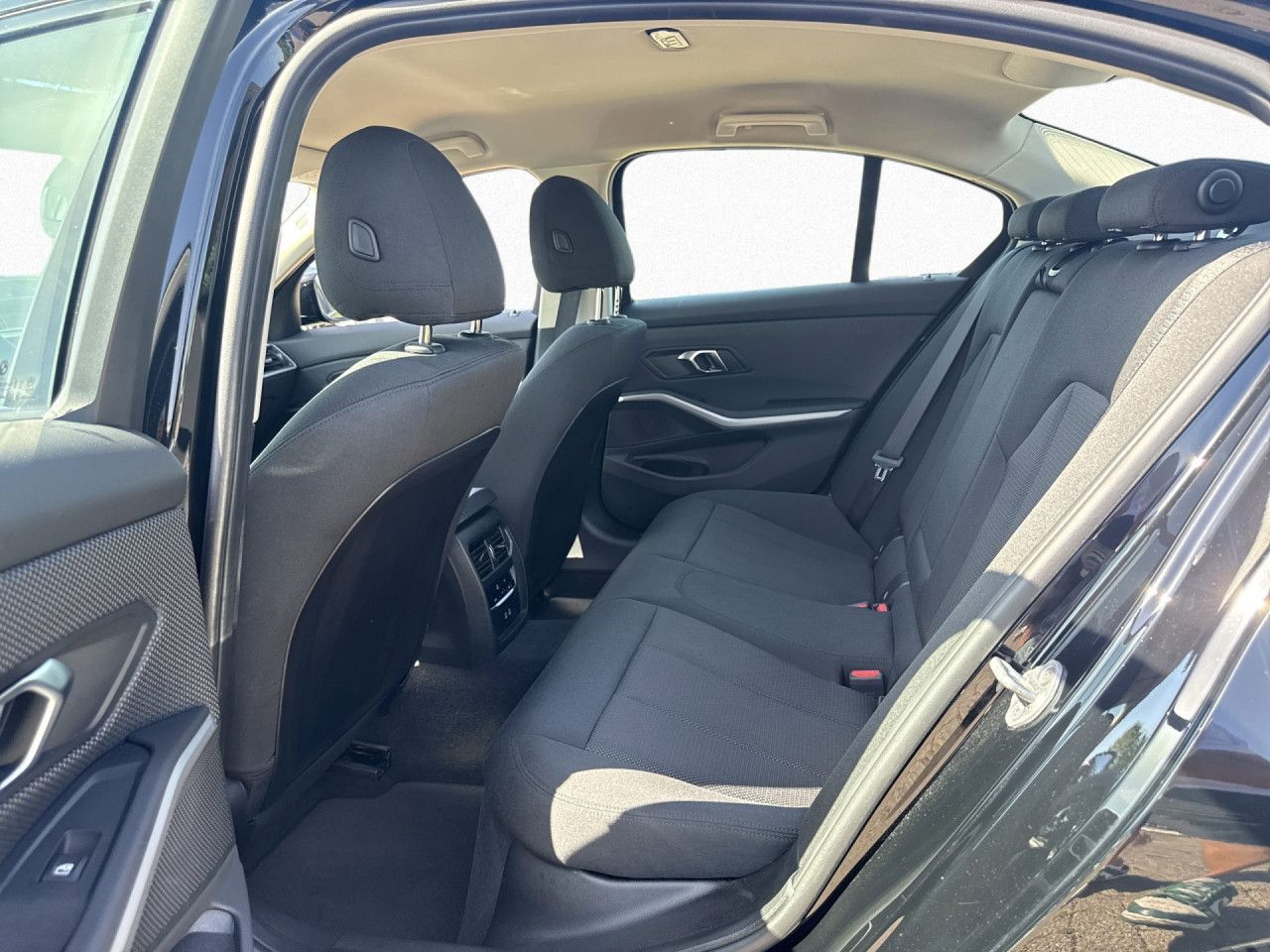 BMW 318i Limo Aut. Widescreen Carplay LED SHZ DAB+ foto 12