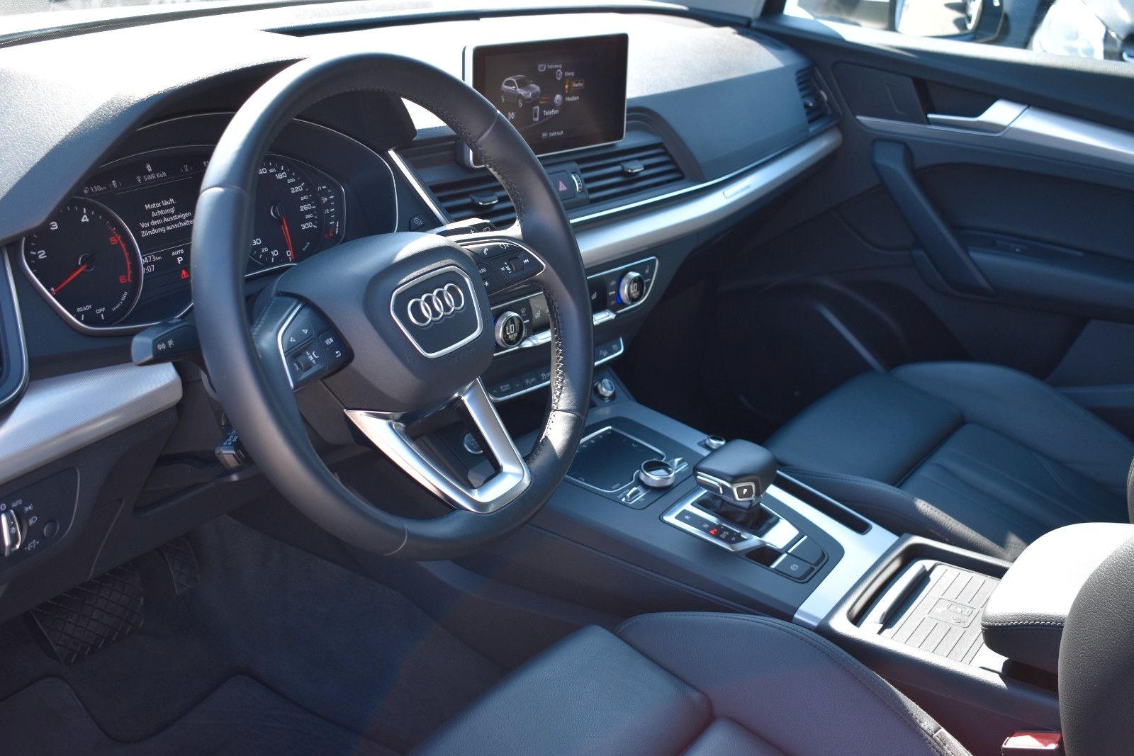 Fahrzeugabbildung Audi Q5 40 TDI quattro sport/Anhänger/LED/Tempomat