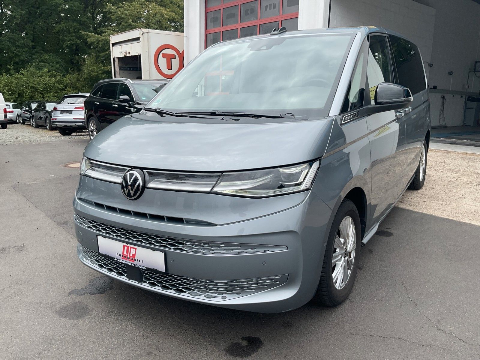 Volkswagen T7 Multivan eHybrid LED AHK PANO ACC Kamera