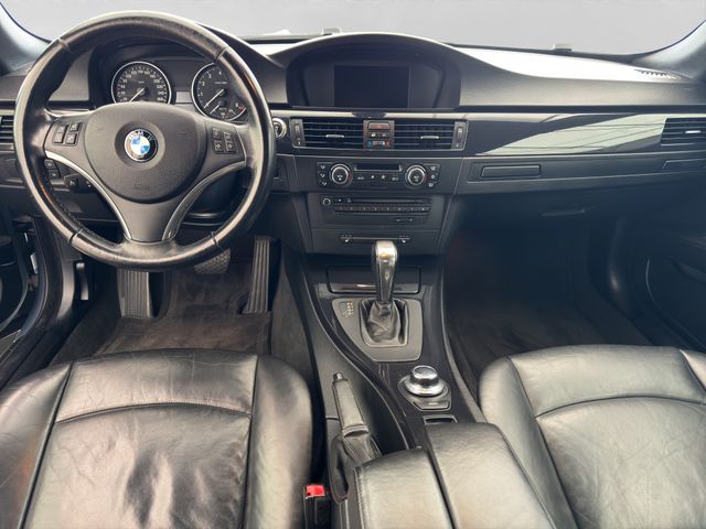 Fahrzeugabbildung BMW 330i Cabrio Automatik+Xenon+Leder+Memory+Scheckh