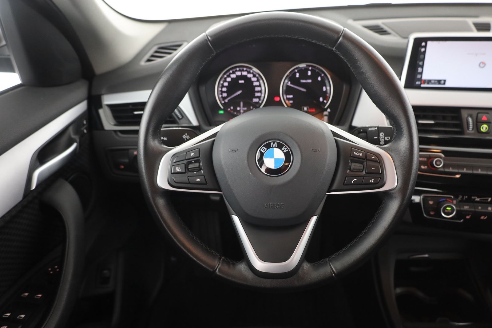 BMW X1 18d sDrive LED Navi Sitzheizung Tempomat PDC foto 16