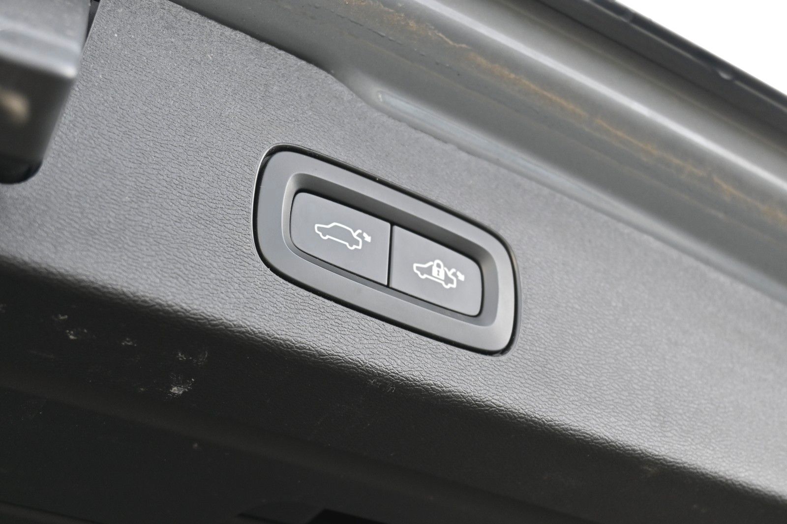 Fahrzeugabbildung Volvo V60 B4 Diesel CC Plus AWD*360°*PANO*H&K*