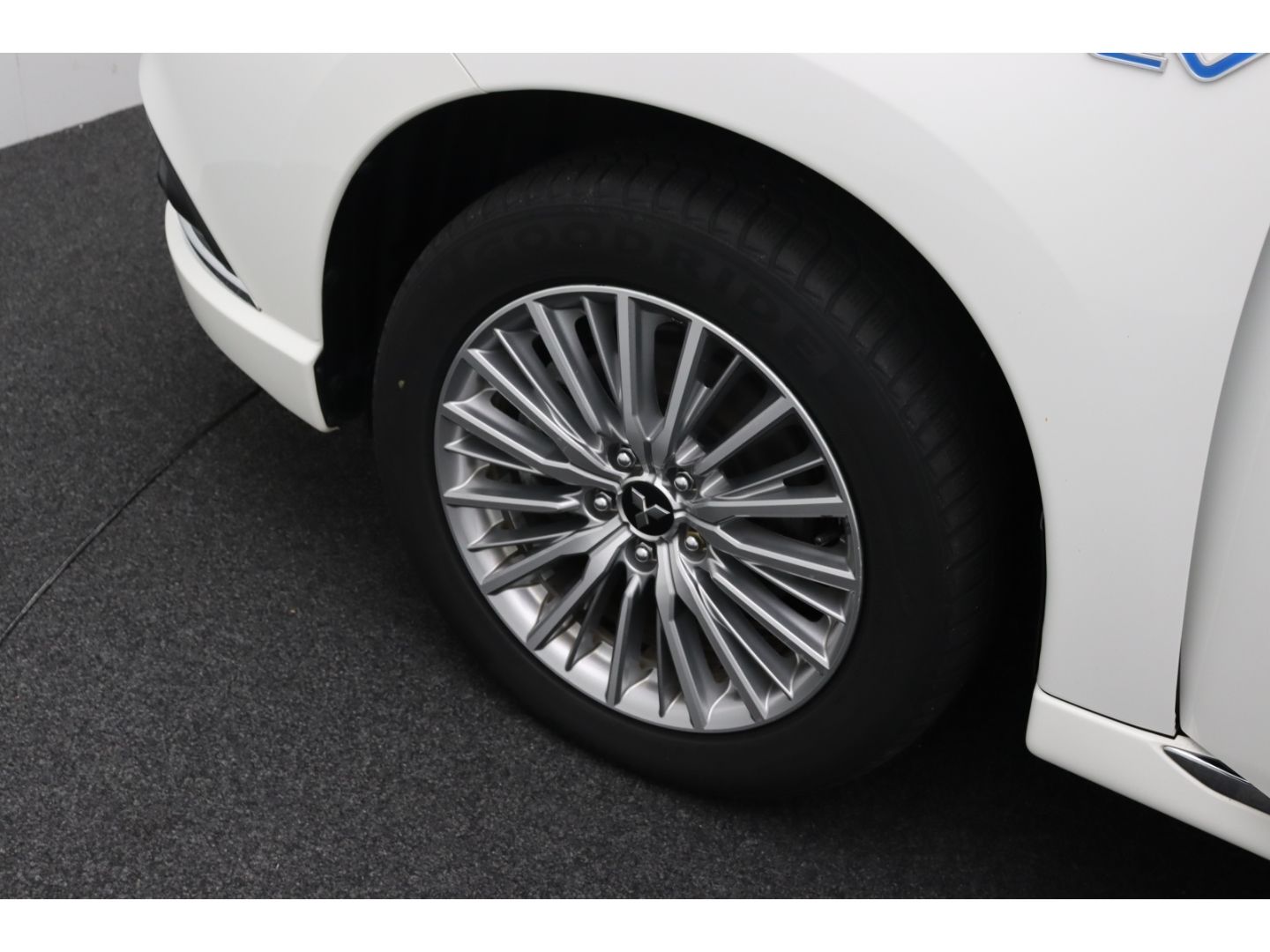 Fahrzeugabbildung Mitsubishi Plug-in Hybrid Outlander PHEV Basis 4WD Tempomat