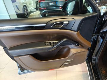 Porsche Cayenne - 11