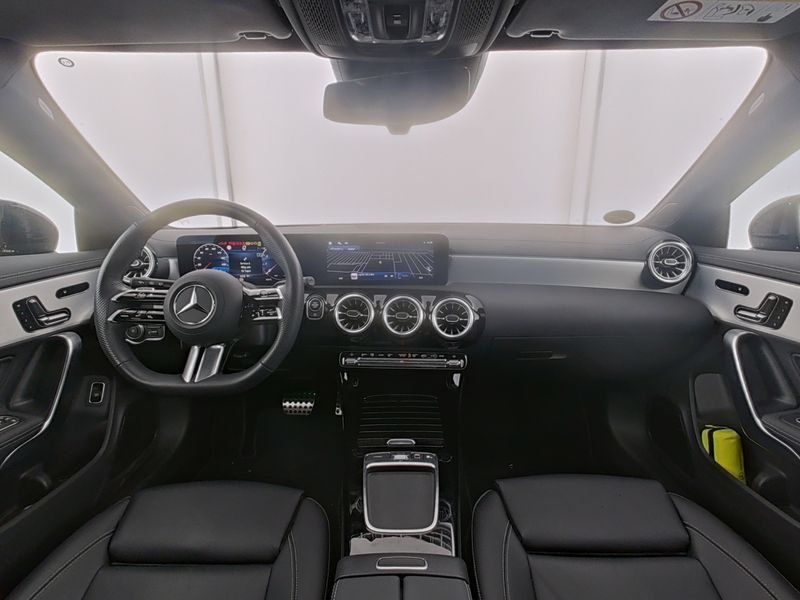 Fahrzeugabbildung Mercedes-Benz CLA 200 SB AMG*AHK*Pano*Night*HUD*MultBeam*360°*