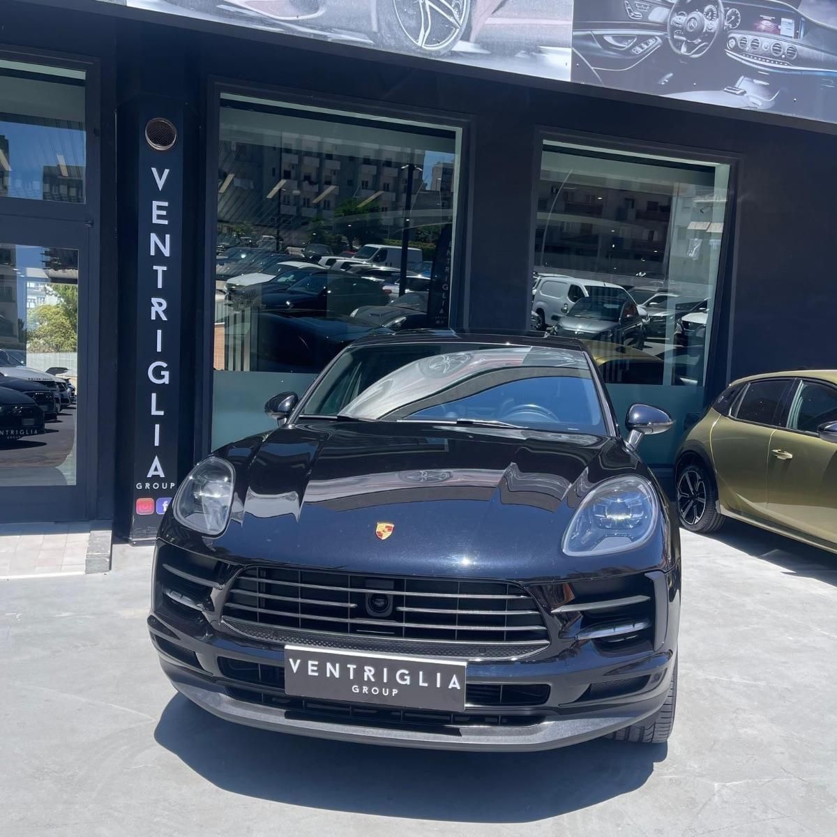 PORSCHE Macan
