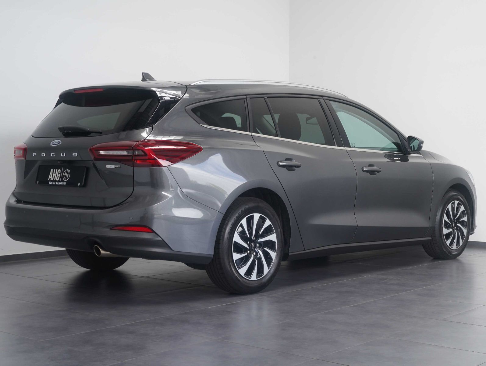 Fahrzeugabbildung Ford Focus Turnier 1.0 EcoBoost Titanium X