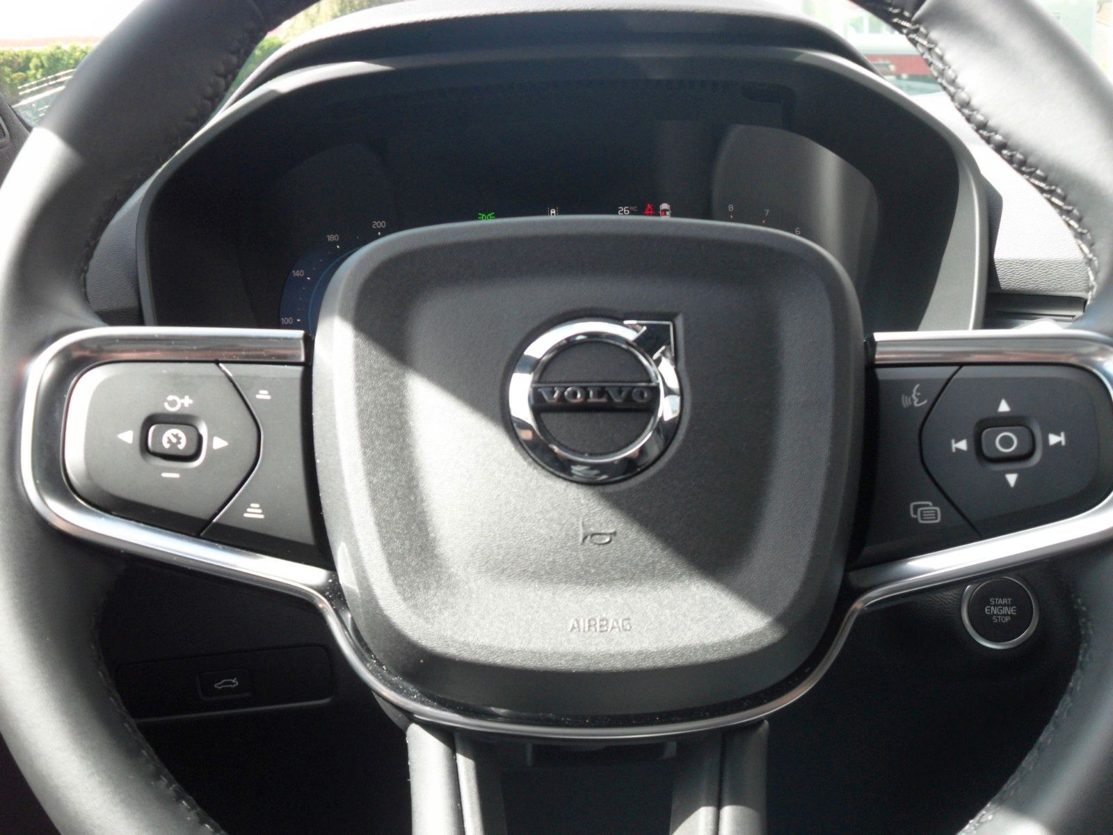 Fahrzeugabbildung Volvo XC 40 Plus Dark 2WD | 360°| Navi | NS
