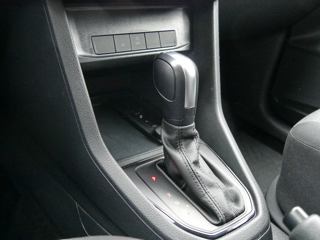 Fahrzeugabbildung Volkswagen Caddy Maxi Kasten 2.0 TDI DSG PDC hi. Navi Klima