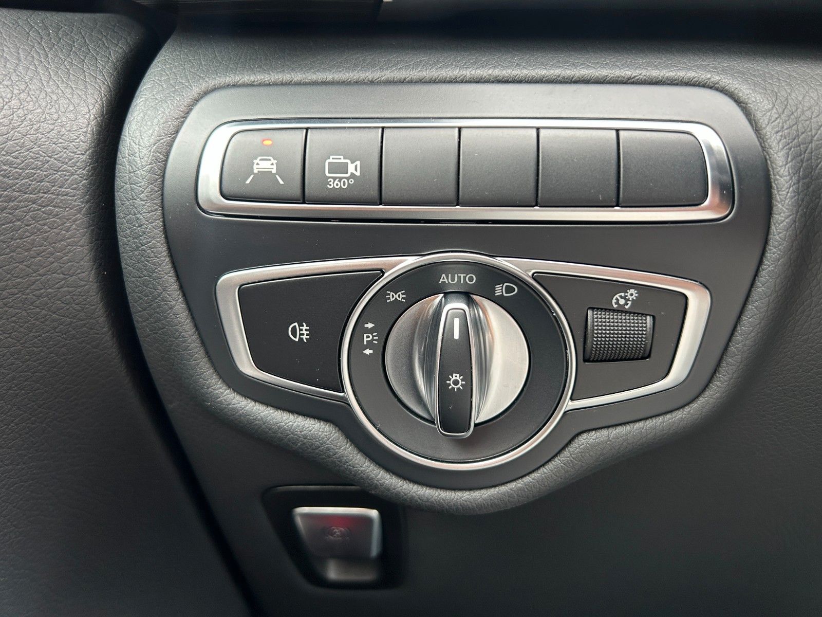 Fahrzeugabbildung Mercedes-Benz EQV 300 AVA PANORAMA LIege-Paket DISTRONIC