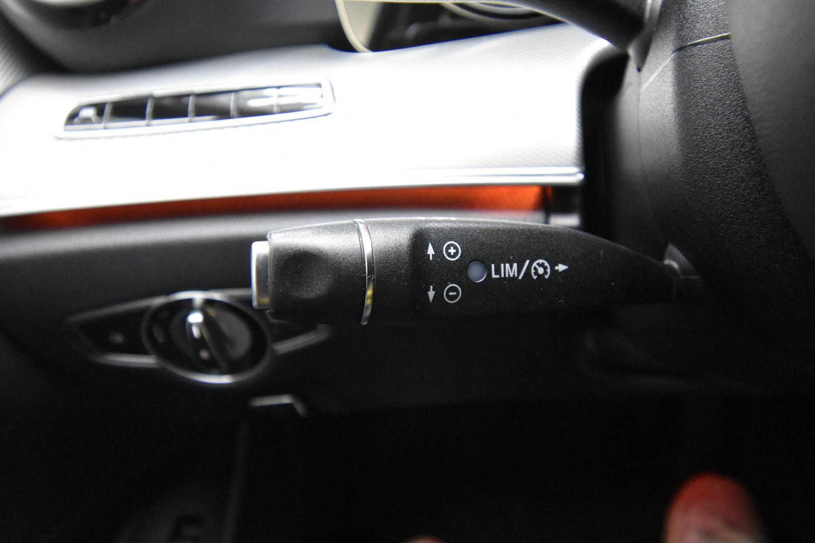 Mercedes-Benz E 220  SHZ AHK RFK LED Ambiente.