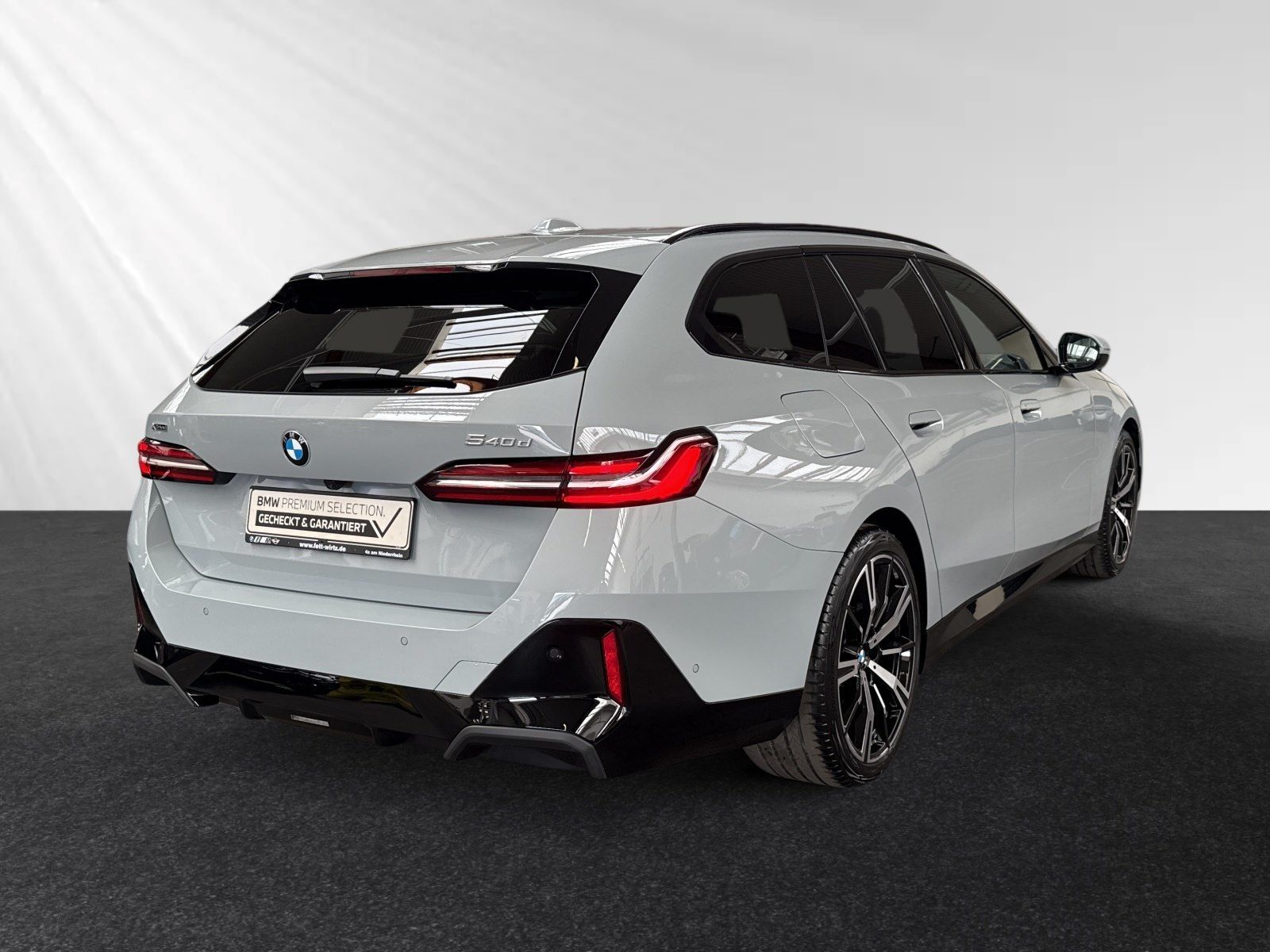 BMW 540d xDrive Touring M Sport AHK Pano 20 LMR B&W foto 3
