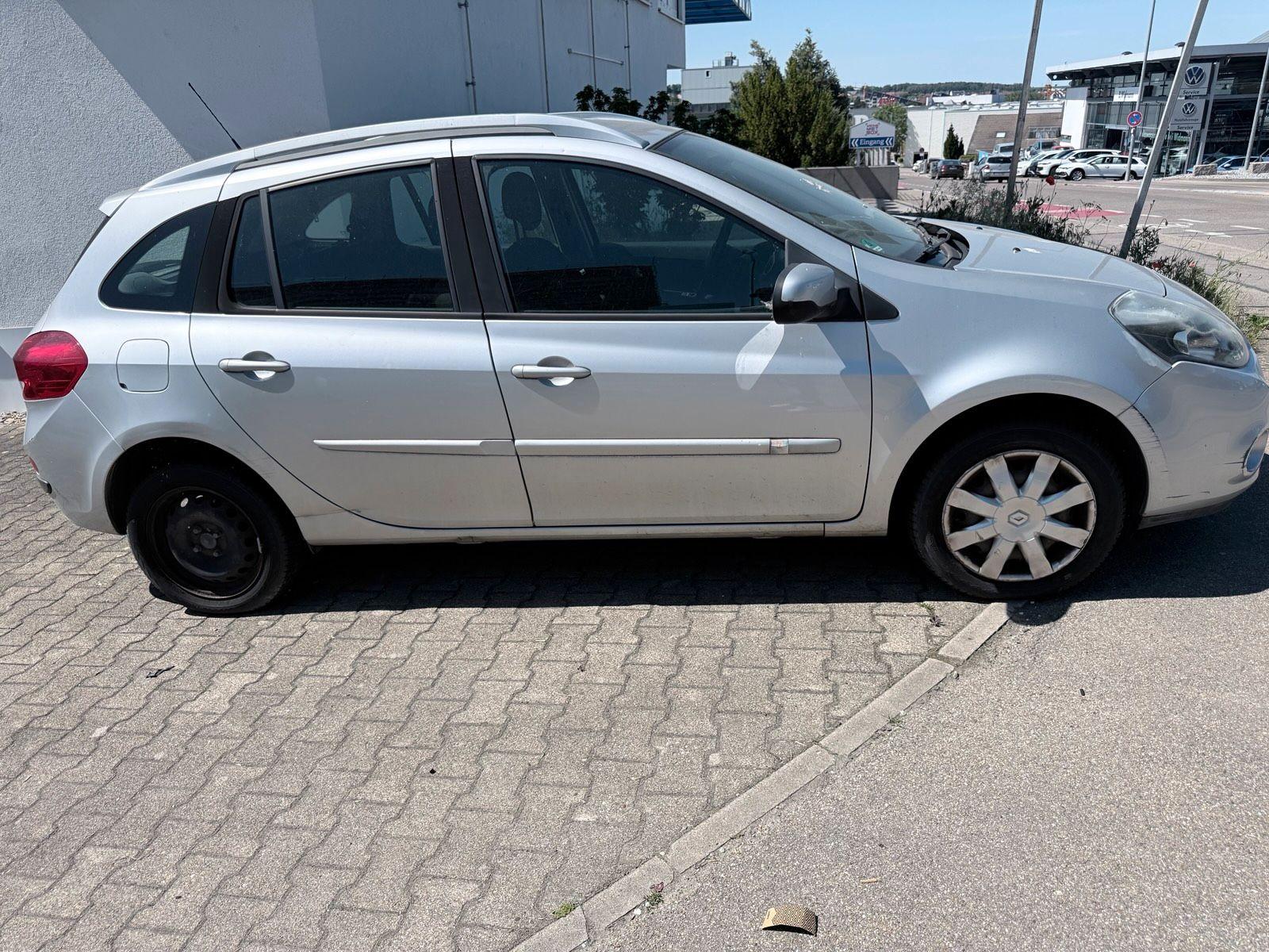 Renault Clio 2011 — rear view