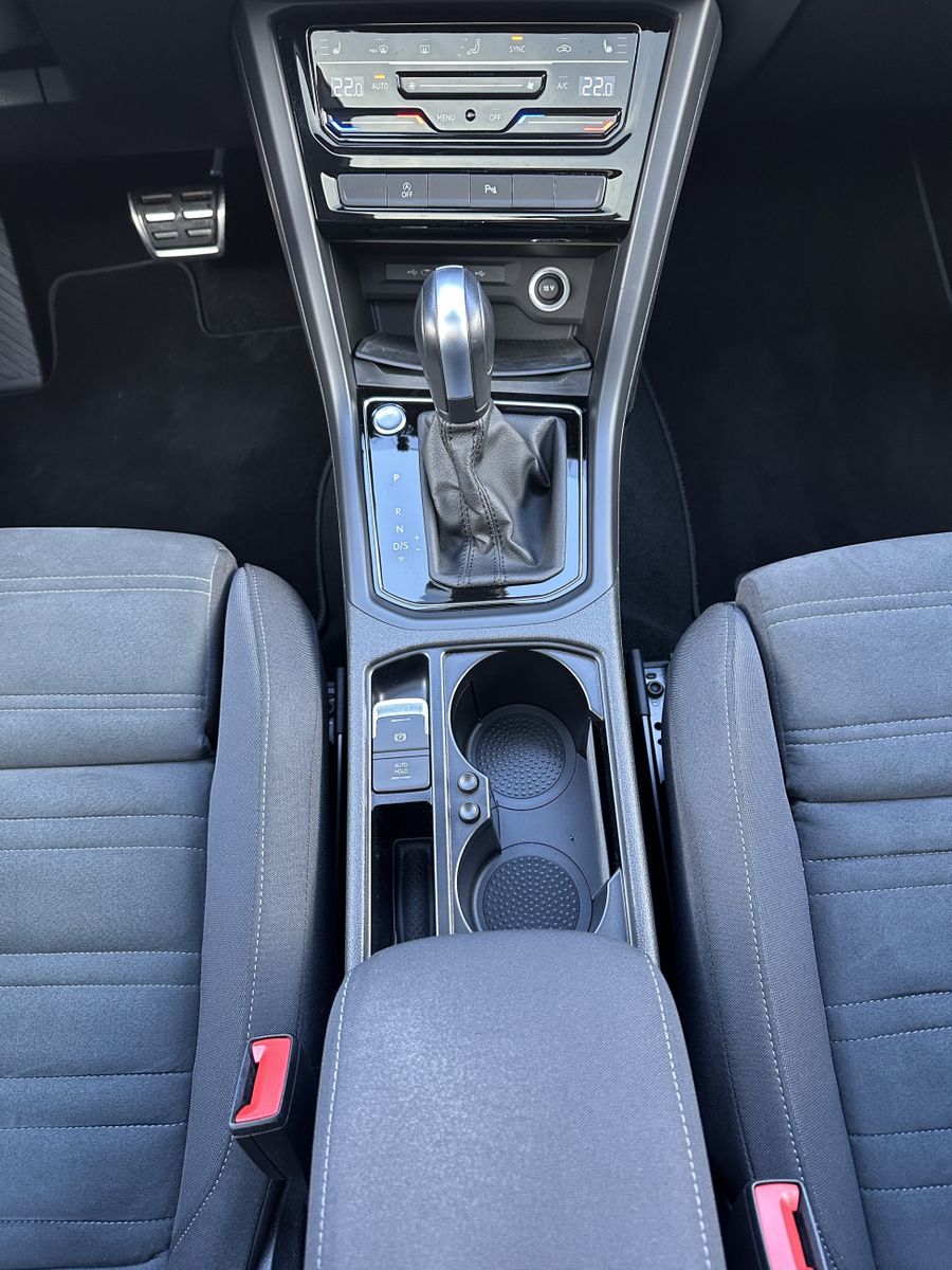 Fahrzeugabbildung Volkswagen Touran 2.0 TDI DSG Highline NAV+LED+AHK+PANO+ACC