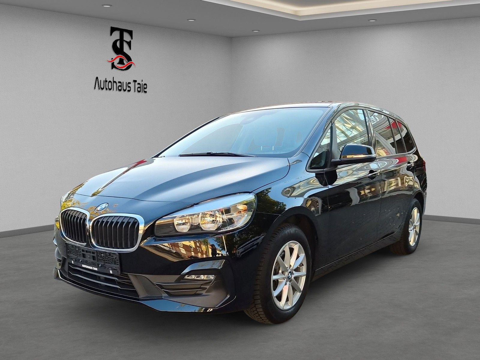 BMW 216 2021, 1.5D dīzelis, Automāts, SUV/Apvidus, Melns — Latvijā