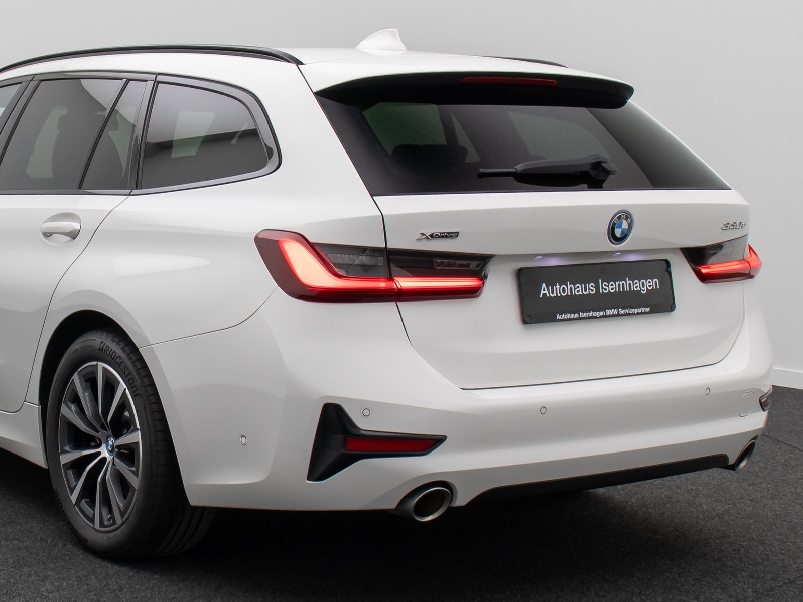 Fahrzeugabbildung BMW 330e xD Sport Line Alarm HUD DAB Panorama HiFi