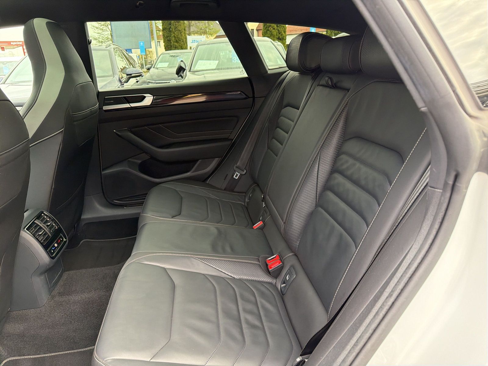 Arteon SB R-Line TDi DSG PANO Navi LED Kamera