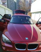 BMW X1 rot - BMW X1 mit Benzin-Antrieb: Limousine