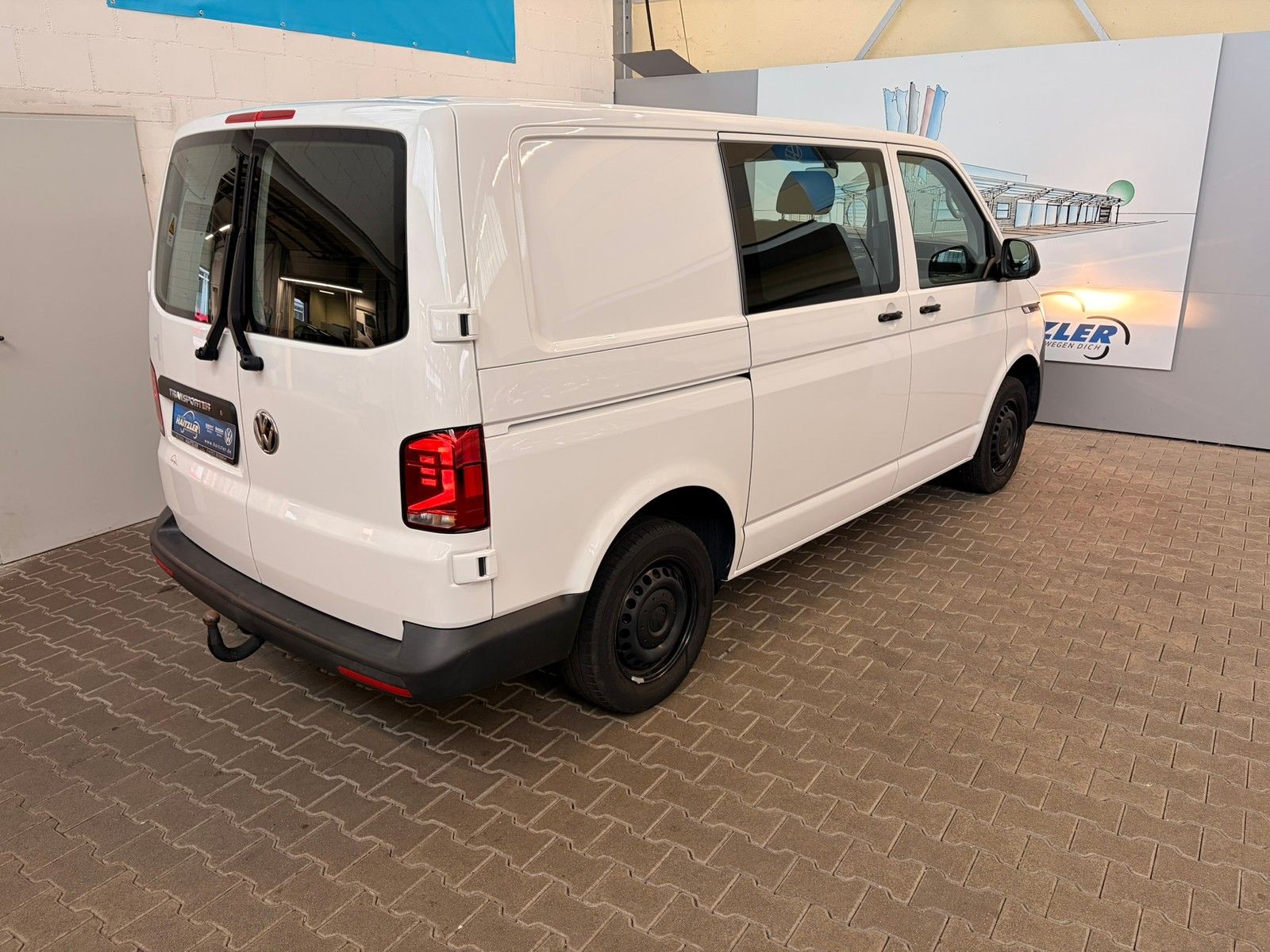 Fahrzeugabbildung Volkswagen T6.1 Transporter Kasten 2,0 TDI +AHK+Licht&Sicht