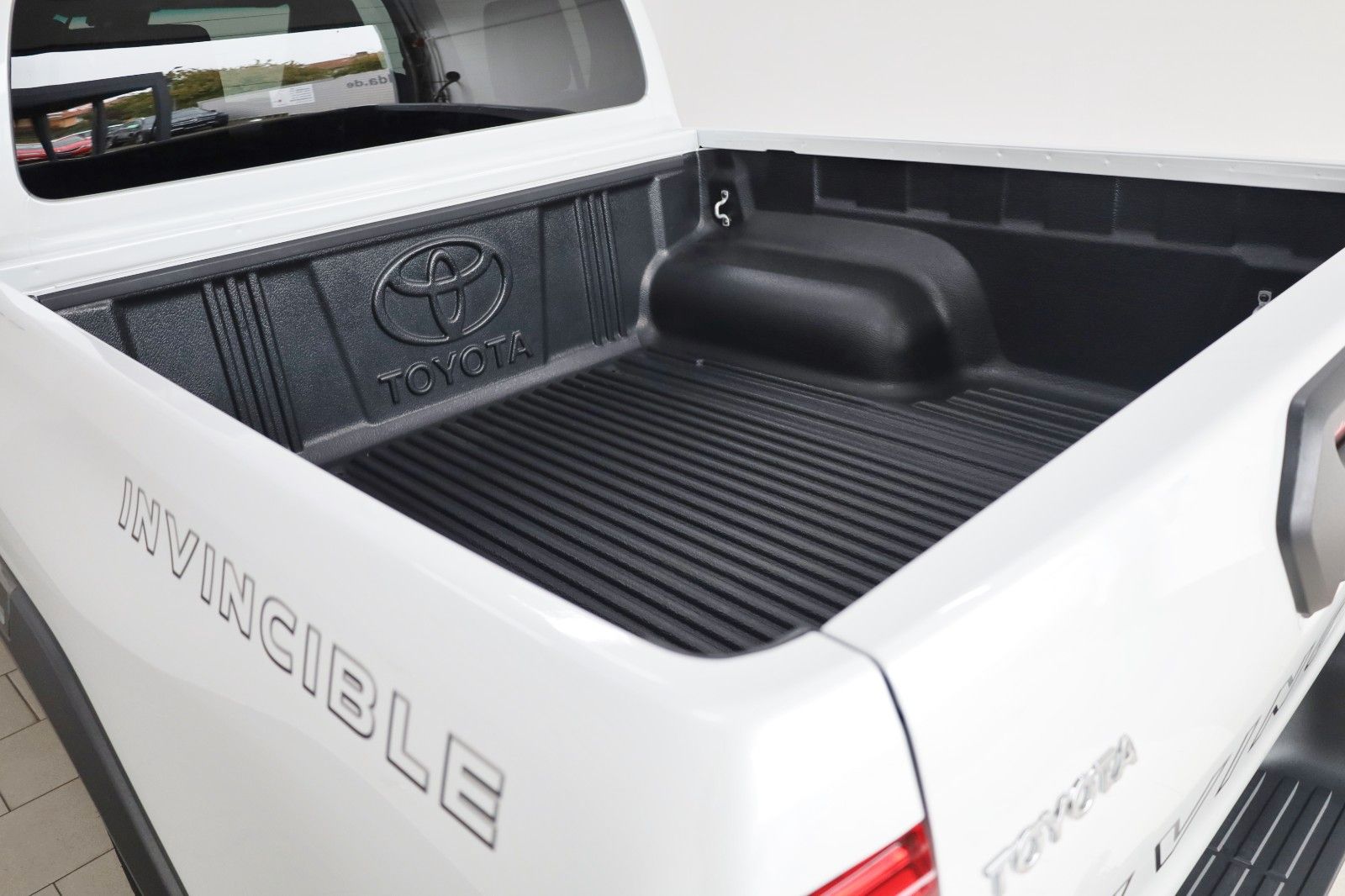 Fahrzeugabbildung Toyota Hilux 2.8 D-4D Invincible,DOKA,ACC,Leder,Nav,AHK