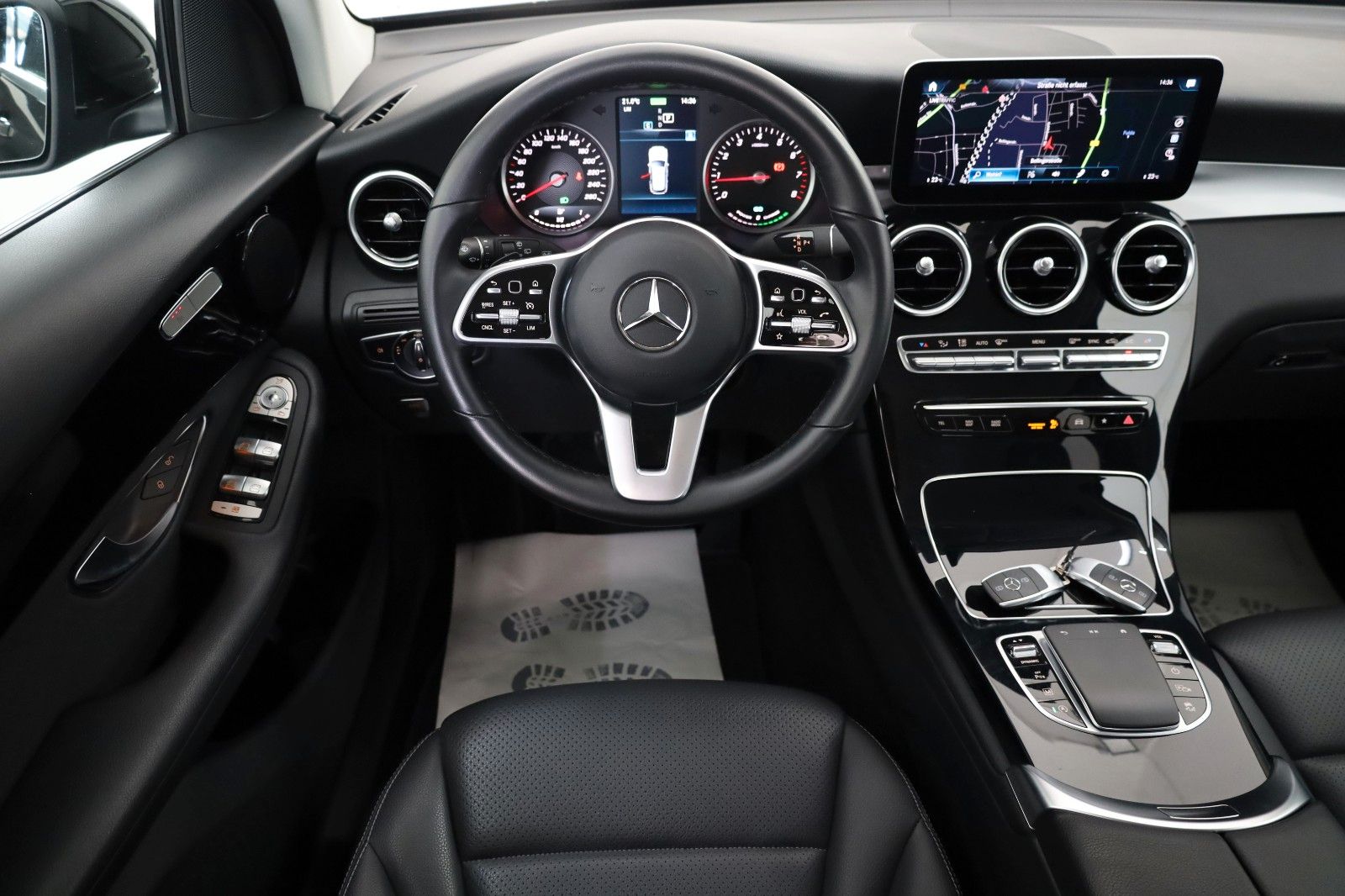 Fahrzeugabbildung Mercedes-Benz GLC 200 4M,Leder,Navi,LED,Kamera,AHK elek.,SR+WR