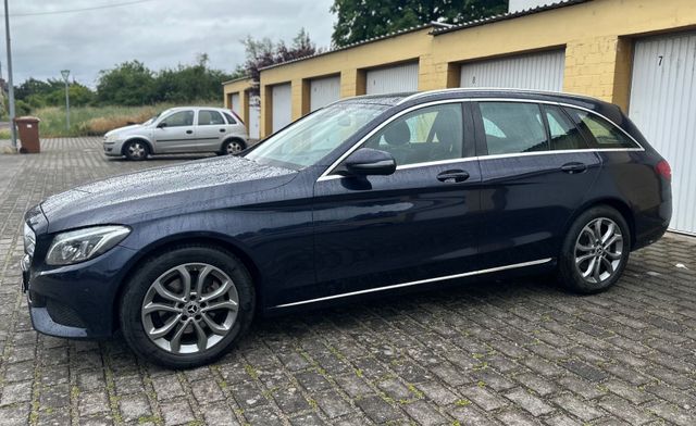 MERCEDES-BENZ C 220