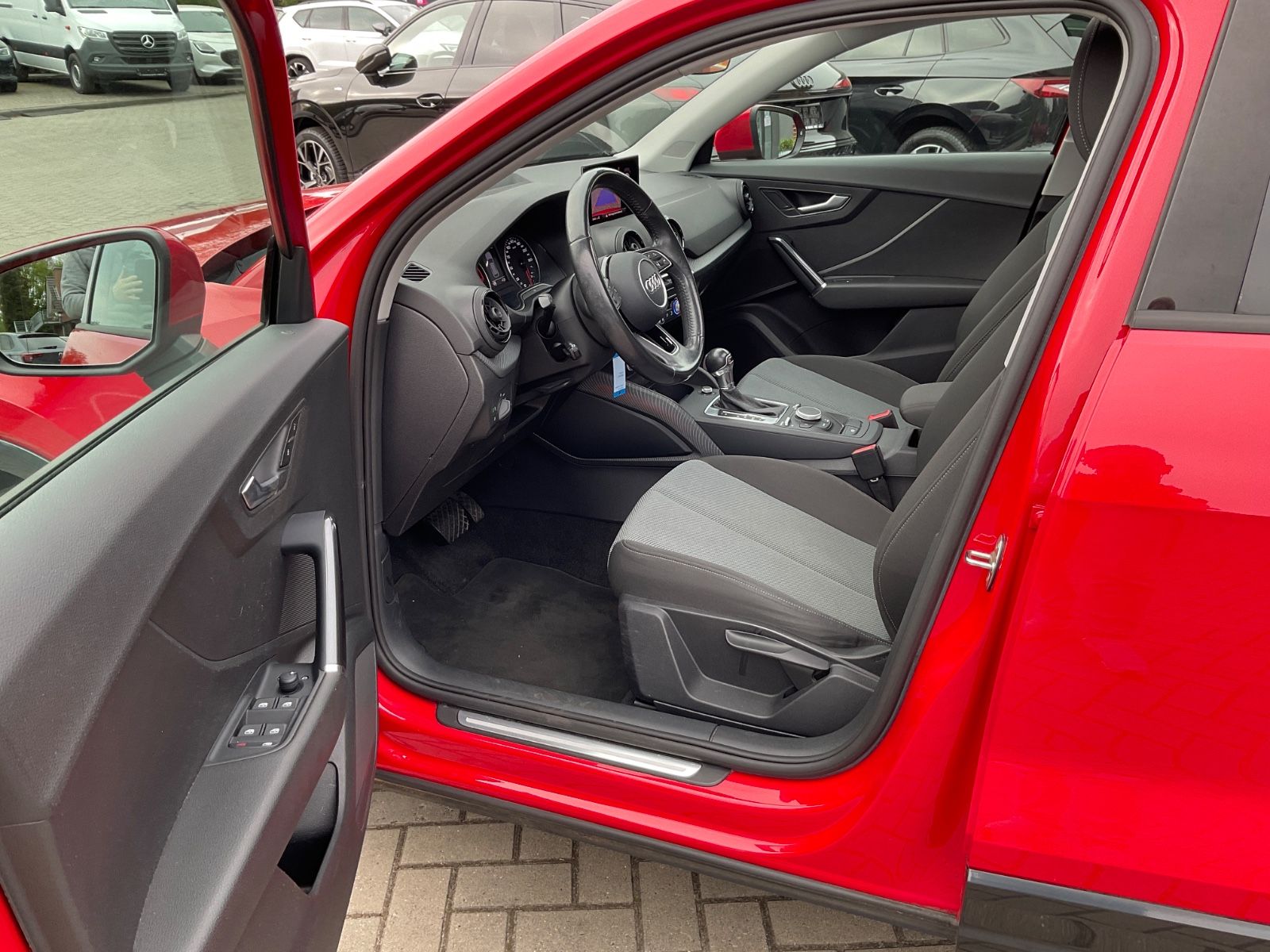 Fahrzeugabbildung Audi Q2 35 TFSI S tronic,Panorama,Kamera,Xenon,Navi