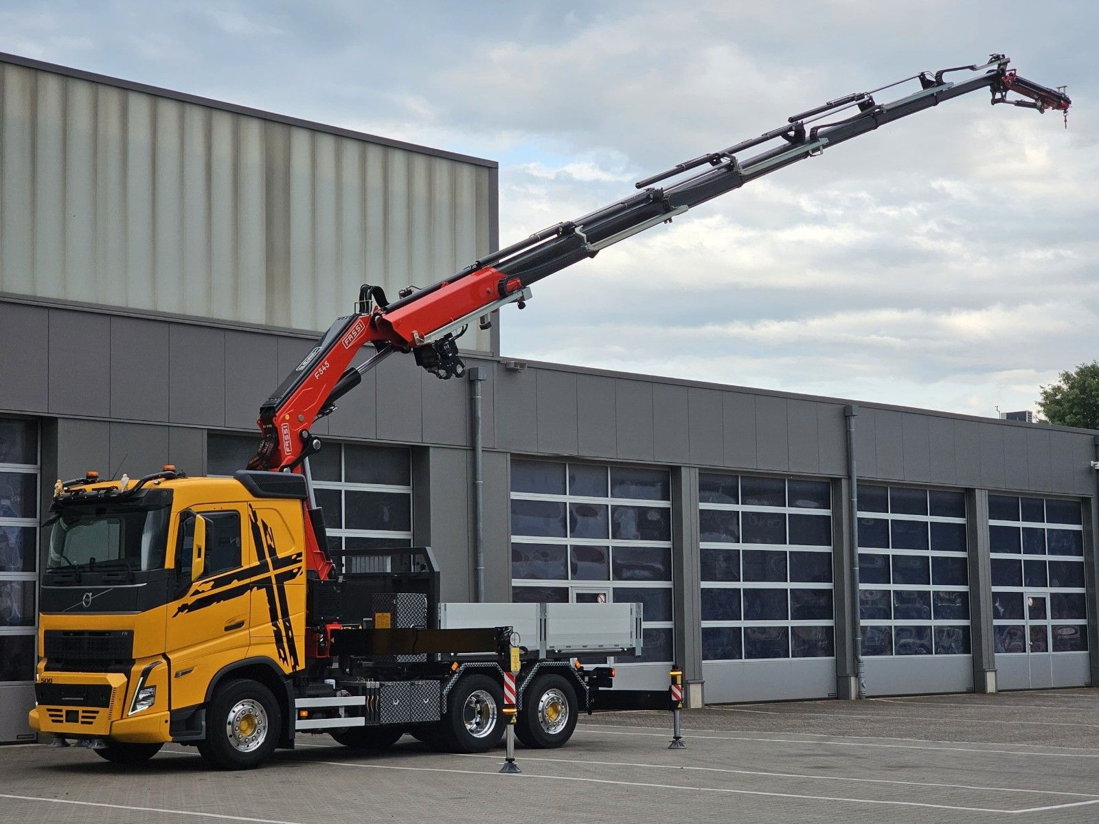 Fahrzeugabbildung Volvo FH 500 SZM + FASSI 545 -7 m. FlyJib 4 Lenkachse