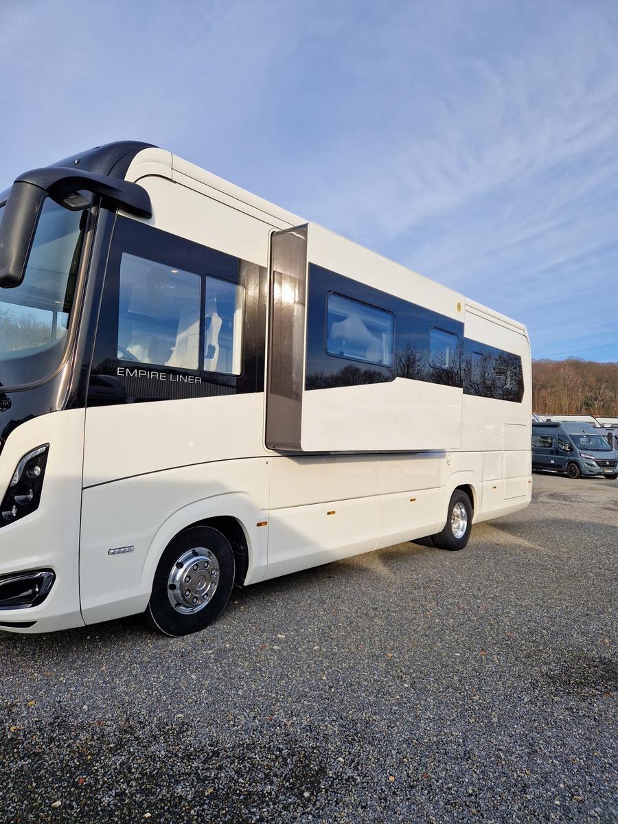 Morelo Empire Liner 93 LO Slide Out 