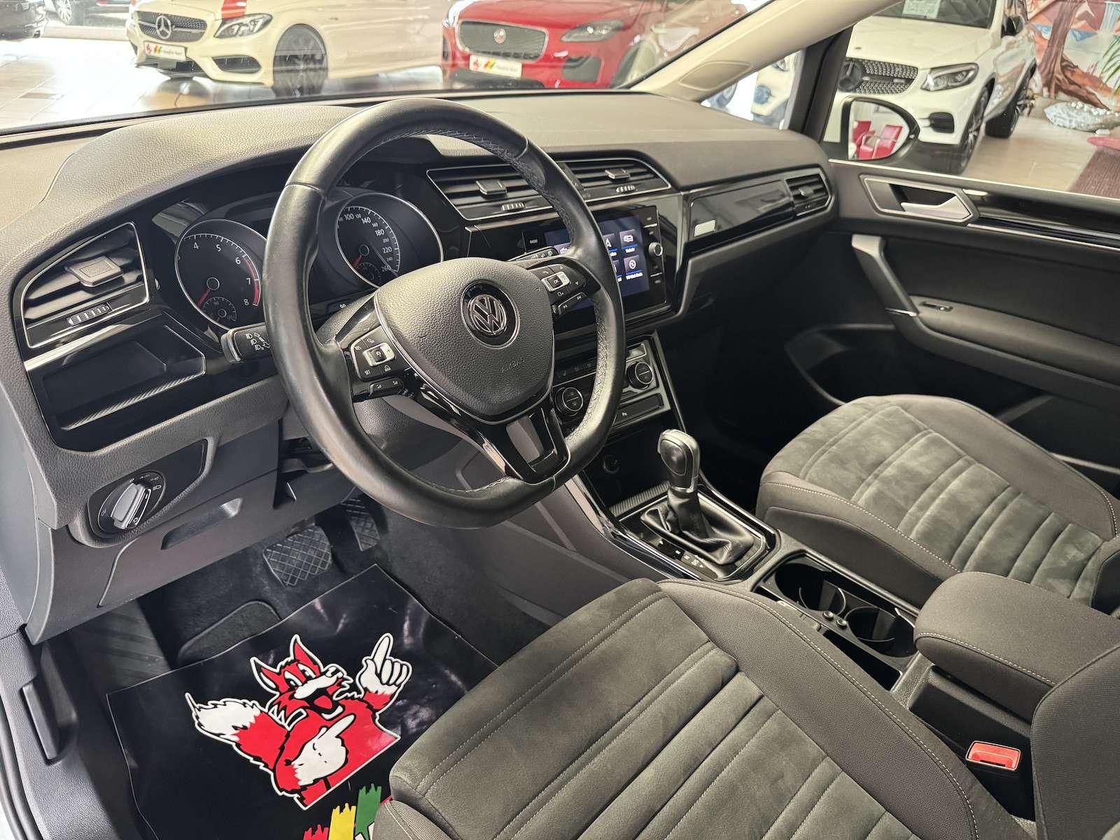 Fahrzeugabbildung Volkswagen Touran 150 DSG R-Line/7Sitz/LED/Navi/ACC/Mass...