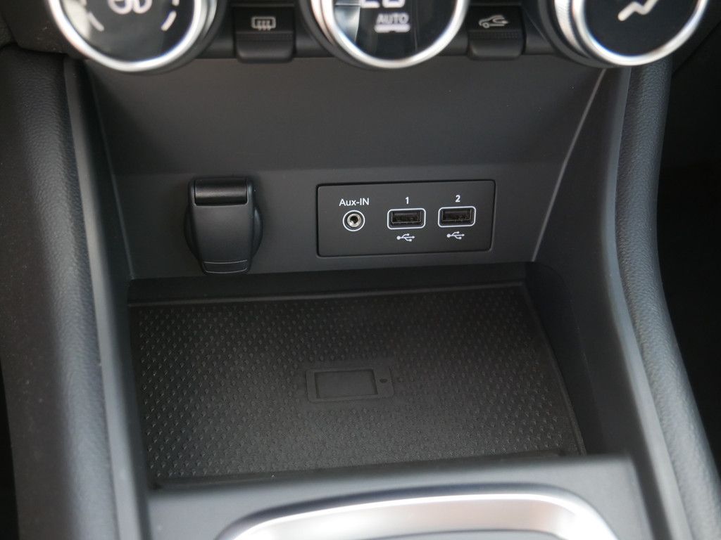 Fahrzeugabbildung Renault Captur Intens TCe 130 EDC GPF KAMERA NAVI LED