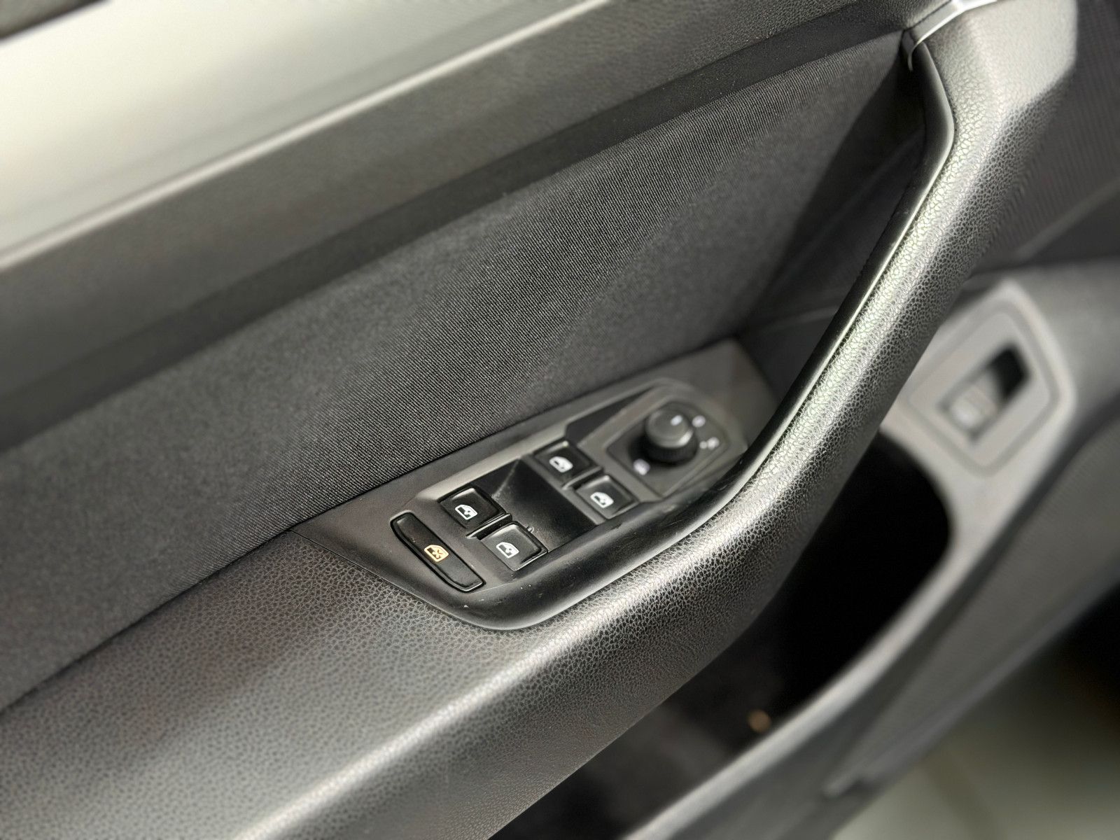 Fahrzeugabbildung Volkswagen Passat Variant Comfortline|NAVI|PDC|2-HD