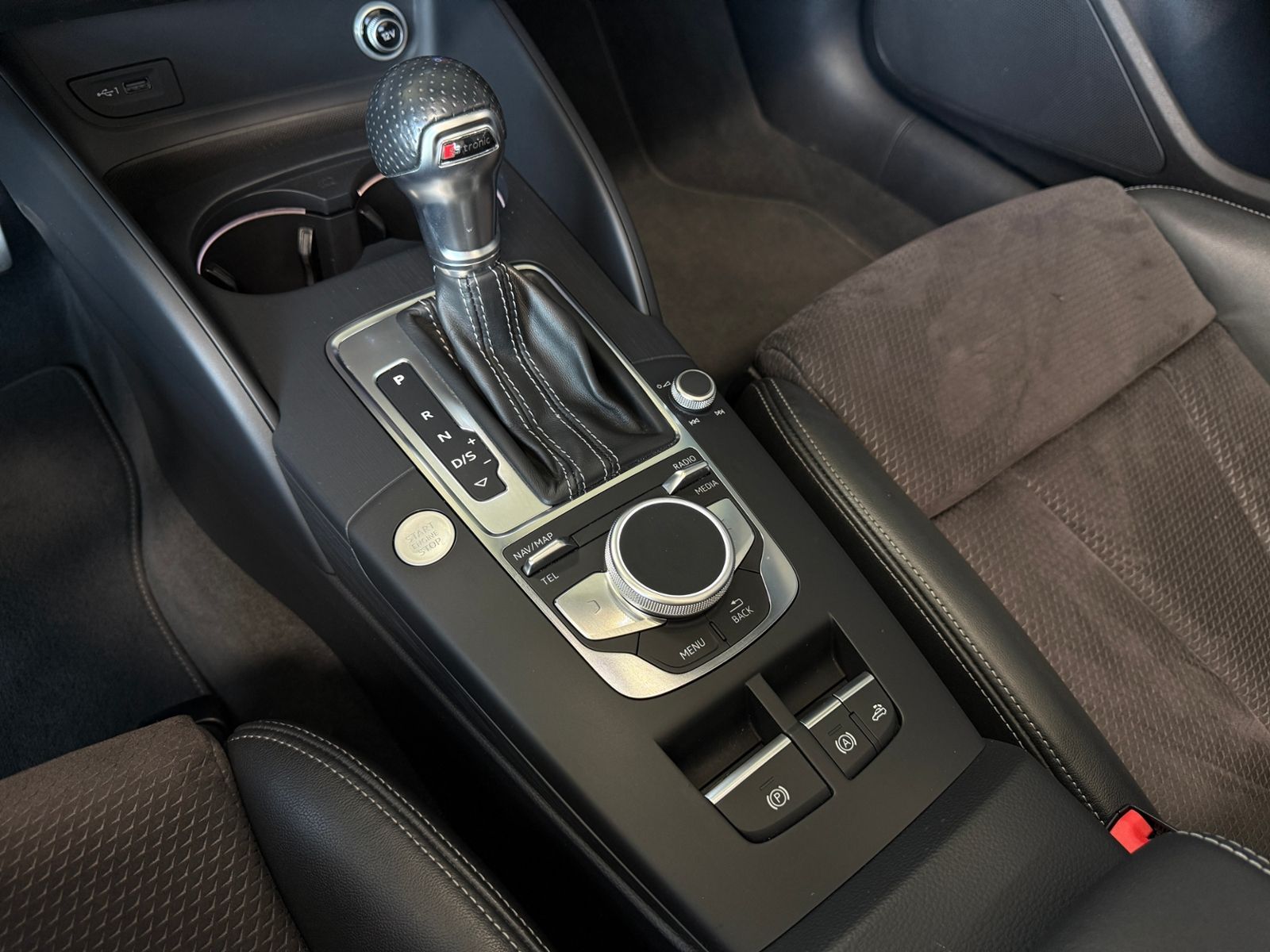 Fahrzeugabbildung Audi A3 Cabriolet S line 35 TFSI KAM LED NAVI