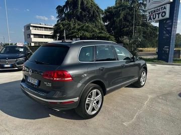 Volkswagen Touareg - 4