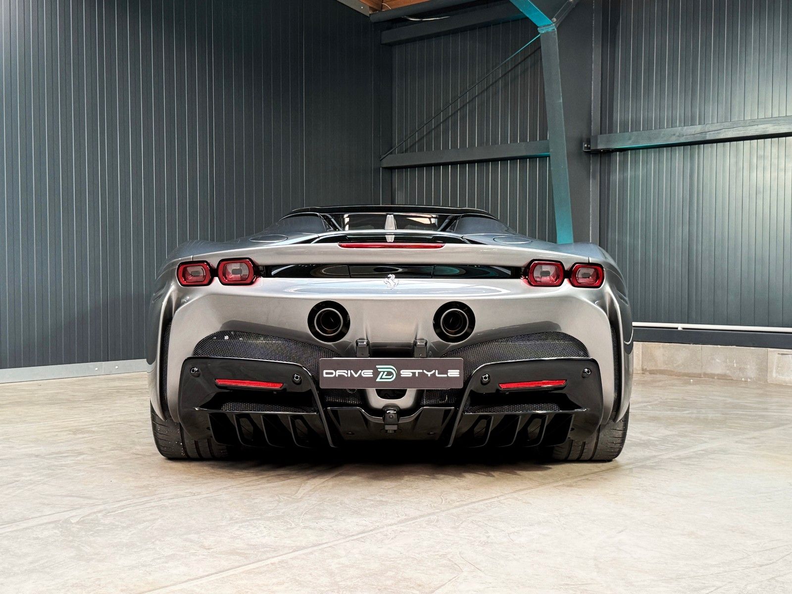 Fahrzeugabbildung Ferrari SF90 + Grigio Ferro + 2.257 km + Lift + Daytona