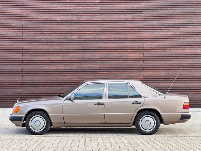 Mercedes-Benz 230E W124 / 2 HAND / JAHRESWAGENZUSTAND / 65tkm!